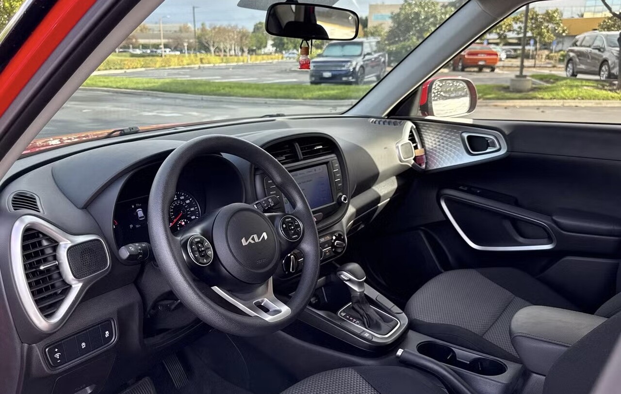 2022 Kia Soul LX 썸네일 4