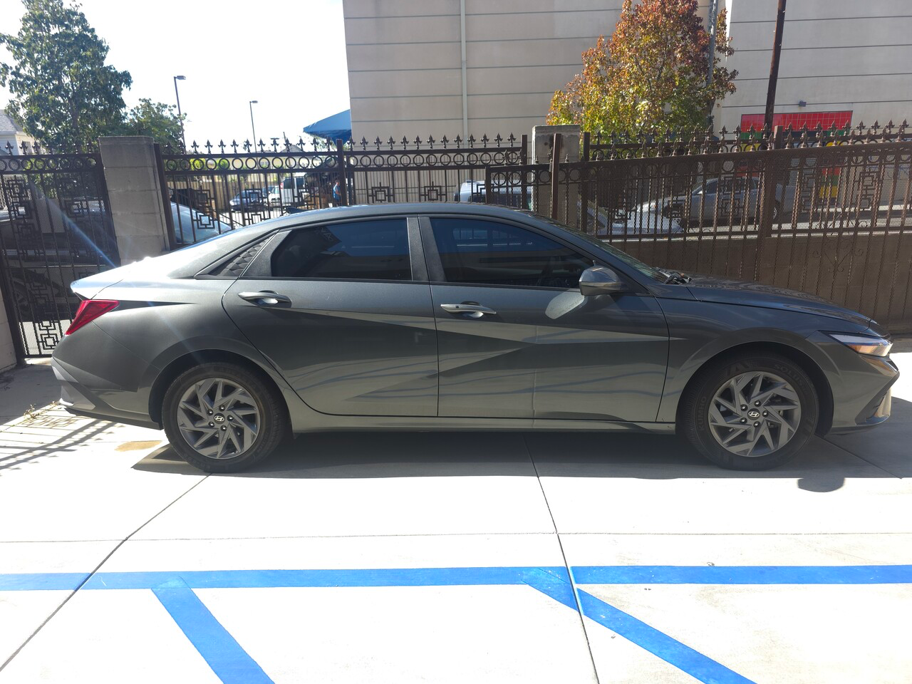 2024 .Elantra 크래딧. 쏘셜 없이 구매 할수 있습니다 썸네일 3