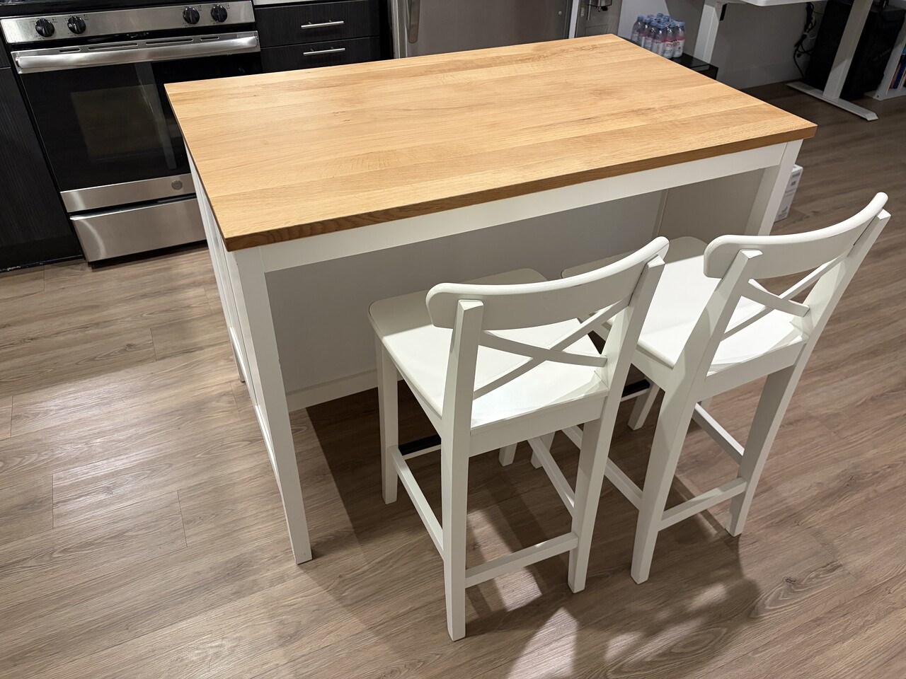 이케아 아일랜드 식탁 + 의자 팝니다.