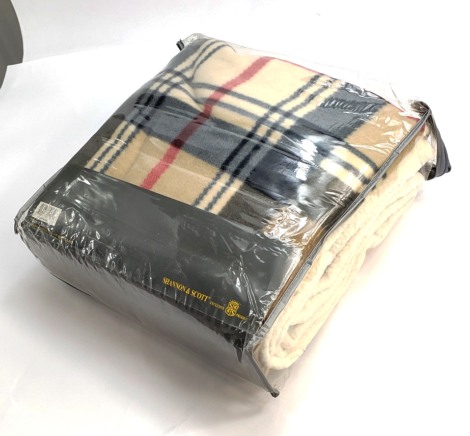 Shannon & Scott Blanket. Deluxe Poker Set 이미지 1