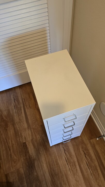 6단 오피스 서랍 $50, 4단 플라스틱 서랍 $40 썸네일 3