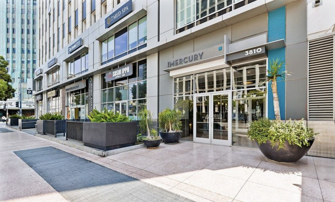 GAIAㅣ윌셔 & 웨스턴 하이라이즈 콘도 Mercury 남향 1베드 파킹 포함 썸네일 2