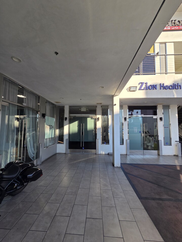 LA 한인타운 상가 렌트합니다 썸네일 2