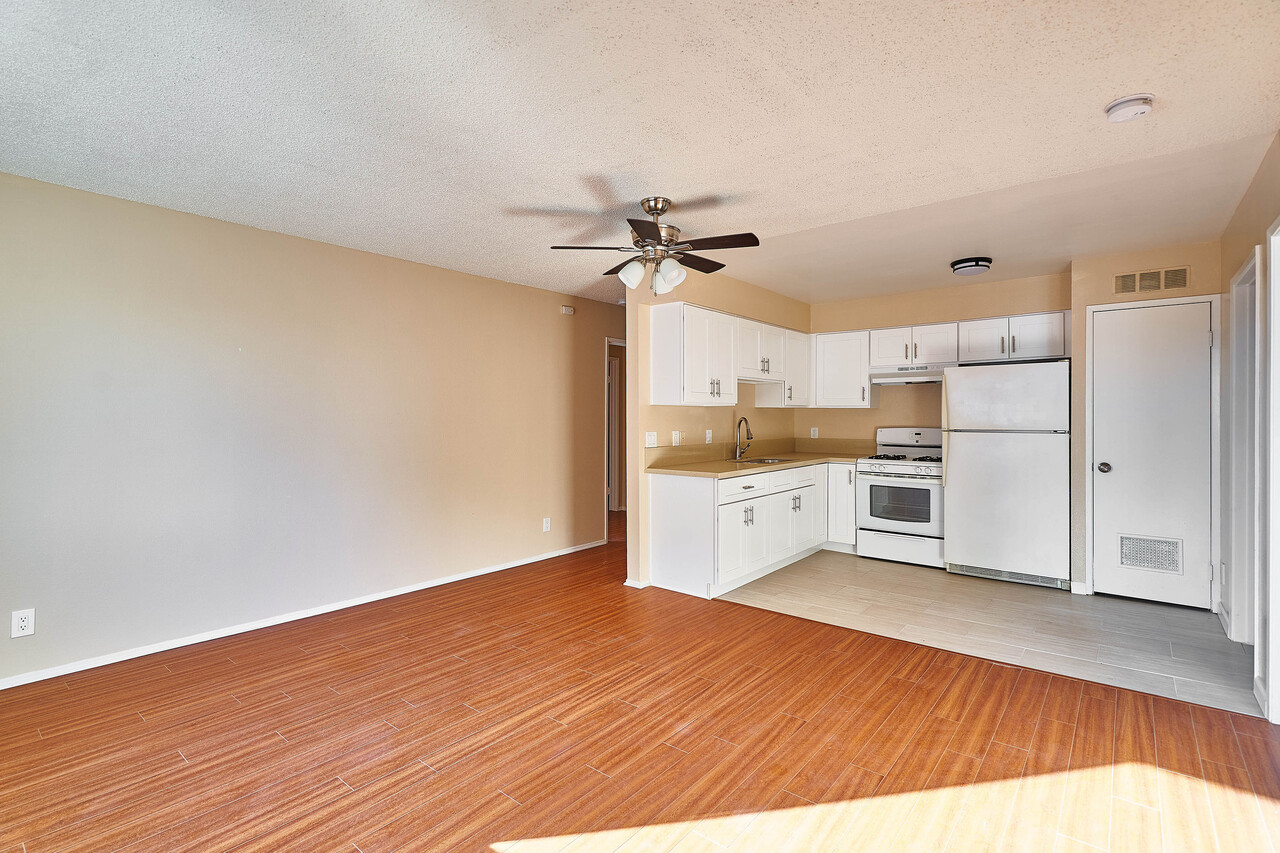 한타서쪽의 아파트 (8가 St Andrews ) 파킹 3대도 가능 썸네일 2