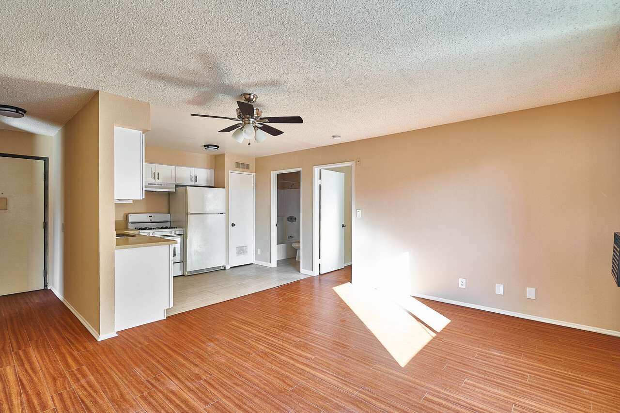 한타서쪽의 아파트 (8가 St Andrews ) 파킹 3대도 가능 썸네일 3