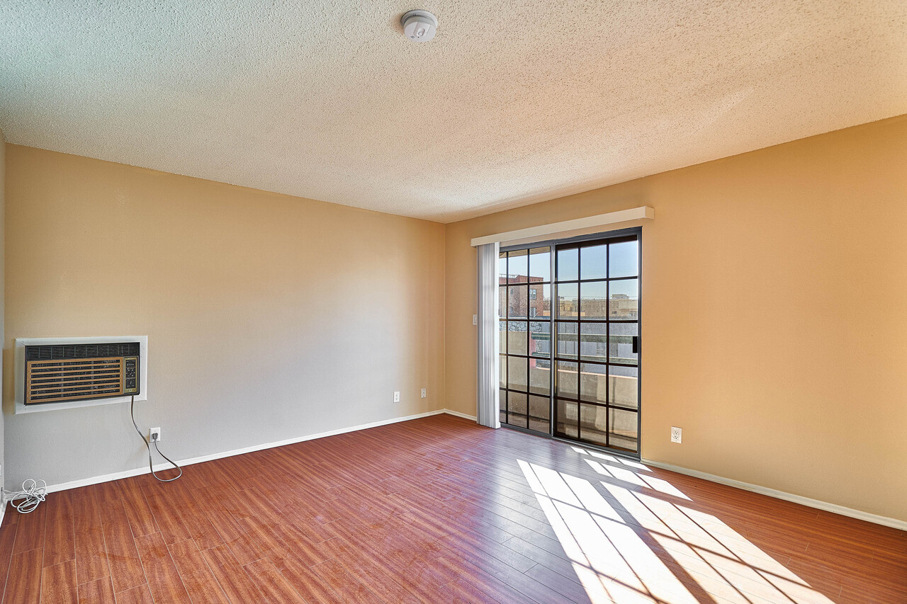 한타서쪽의 아파트 (8가 St Andrews ) 파킹 3대도 가능 썸네일 6