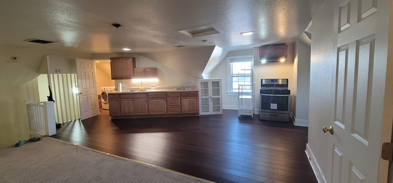 LA가주마켓 인근 2Bed1Bath 하우스3층 이미지 1