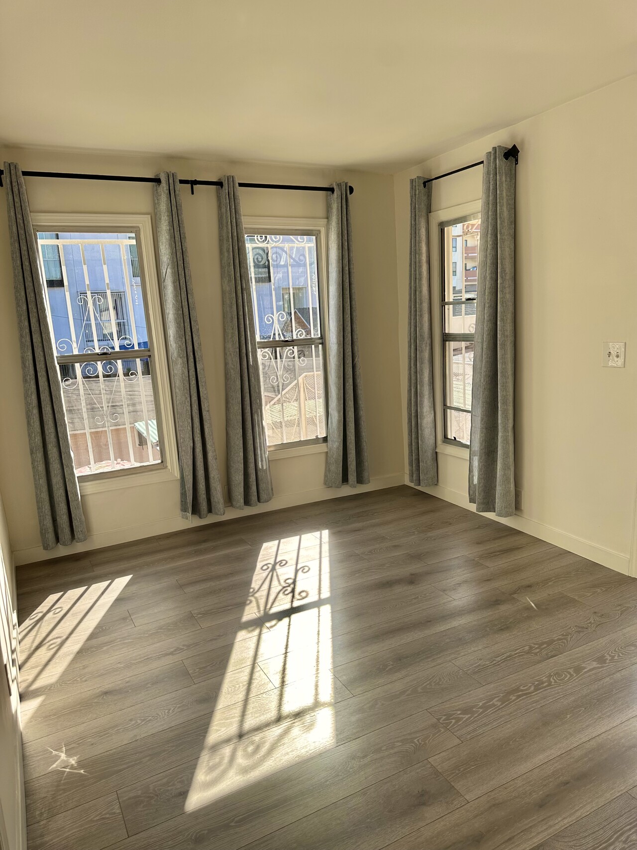 한타 김스전기 옆, 새로 단장된 방1, 화1 아파트 썸네일 2