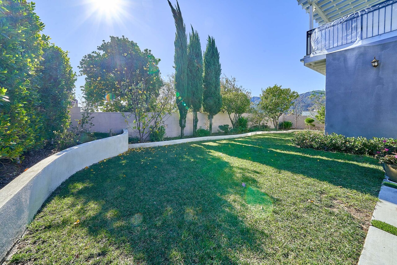 단순한 1베드가 아닙니다. 삶의 품격이 달라지는 1,050 SF 프리미엄 듀플렉스 썸네일 2