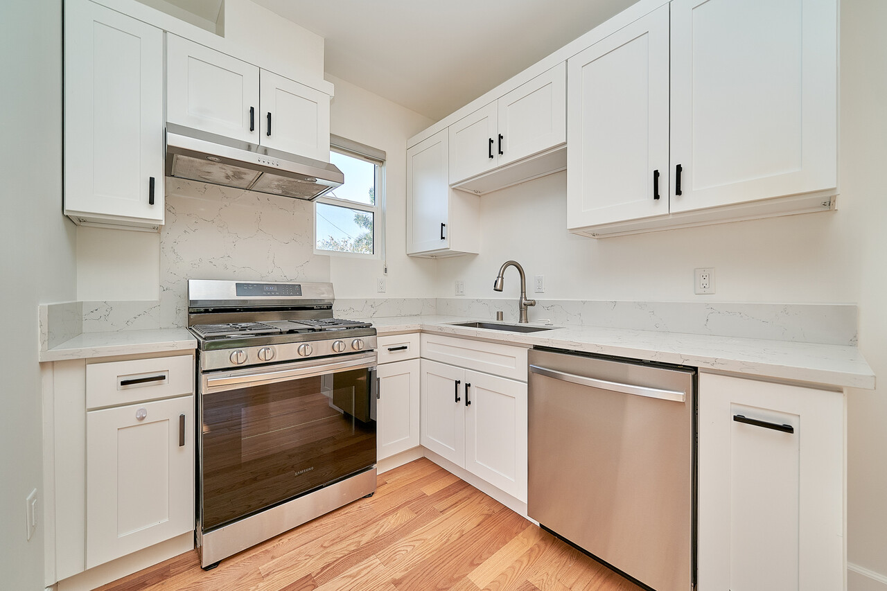 단순한 1베드가 아닙니다. 삶의 품격이 달라지는 1,050 SF 프리미엄 듀플렉스 썸네일 5