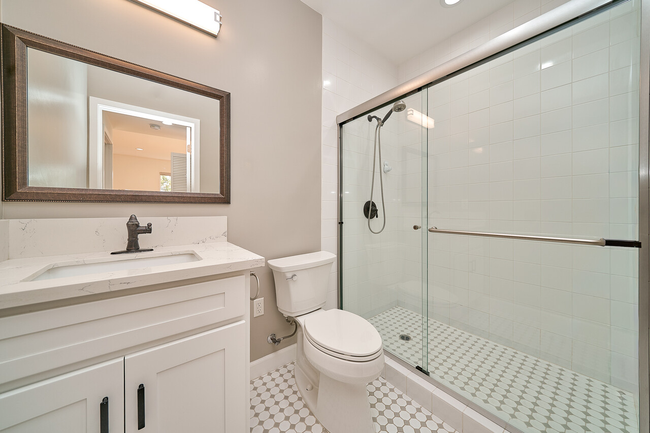 단순한 1베드가 아닙니다. 삶의 품격이 달라지는 1,050 SF 프리미엄 듀플렉스 썸네일 6