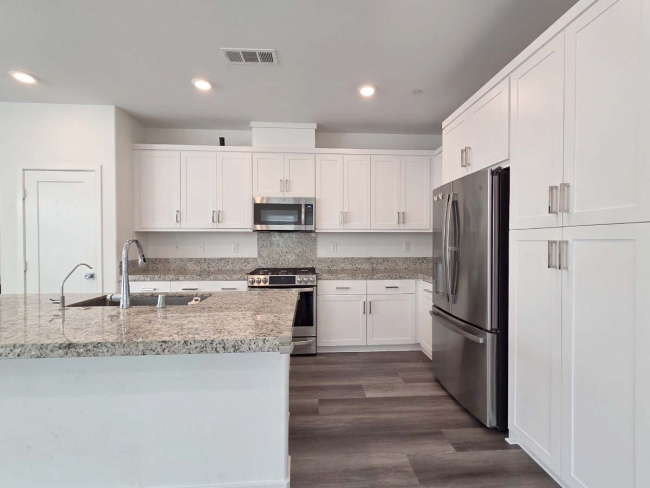 The Groves, 방4, 화3, 약1,720sf. 2층, 냉장고, 세탁기/건조기 포함. $4,300 썸네일 7