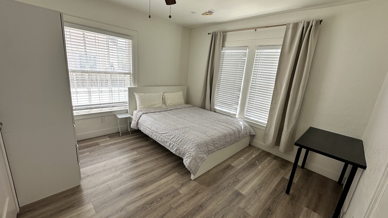 방 렌트 썸네일 2