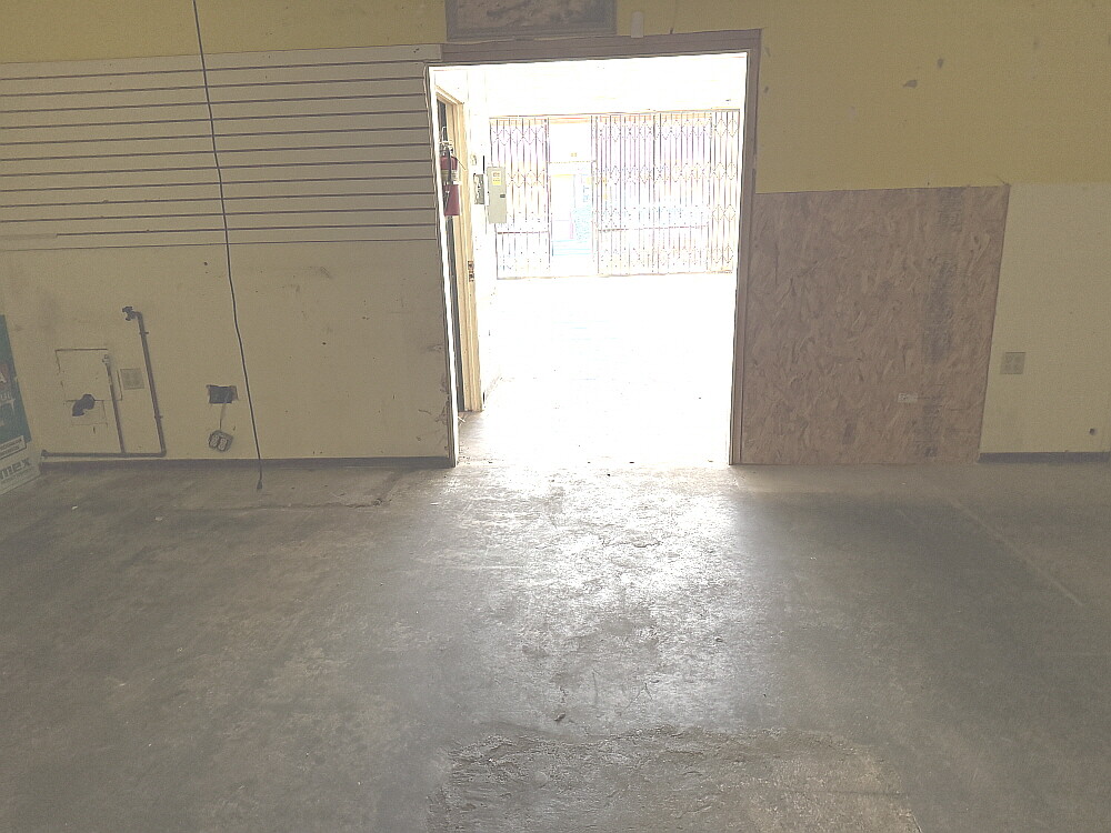 하버시티, 꽃가게였던 자리, $3,000 썸네일 5