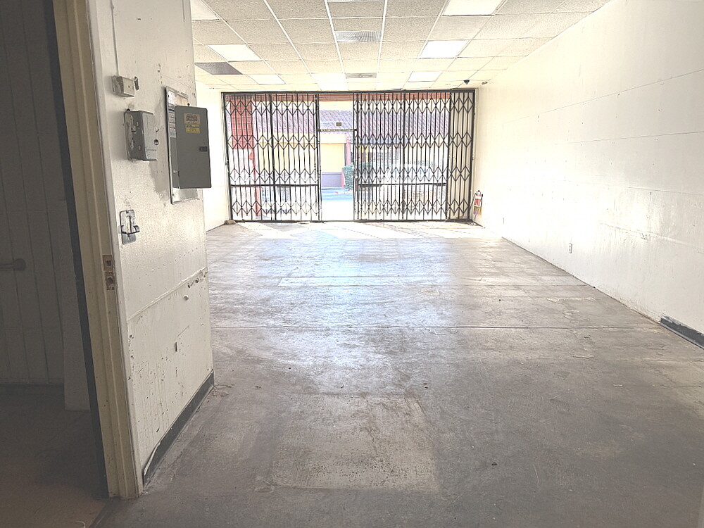 하버시티, 꽃가게였던 자리, $3,000 썸네일 6