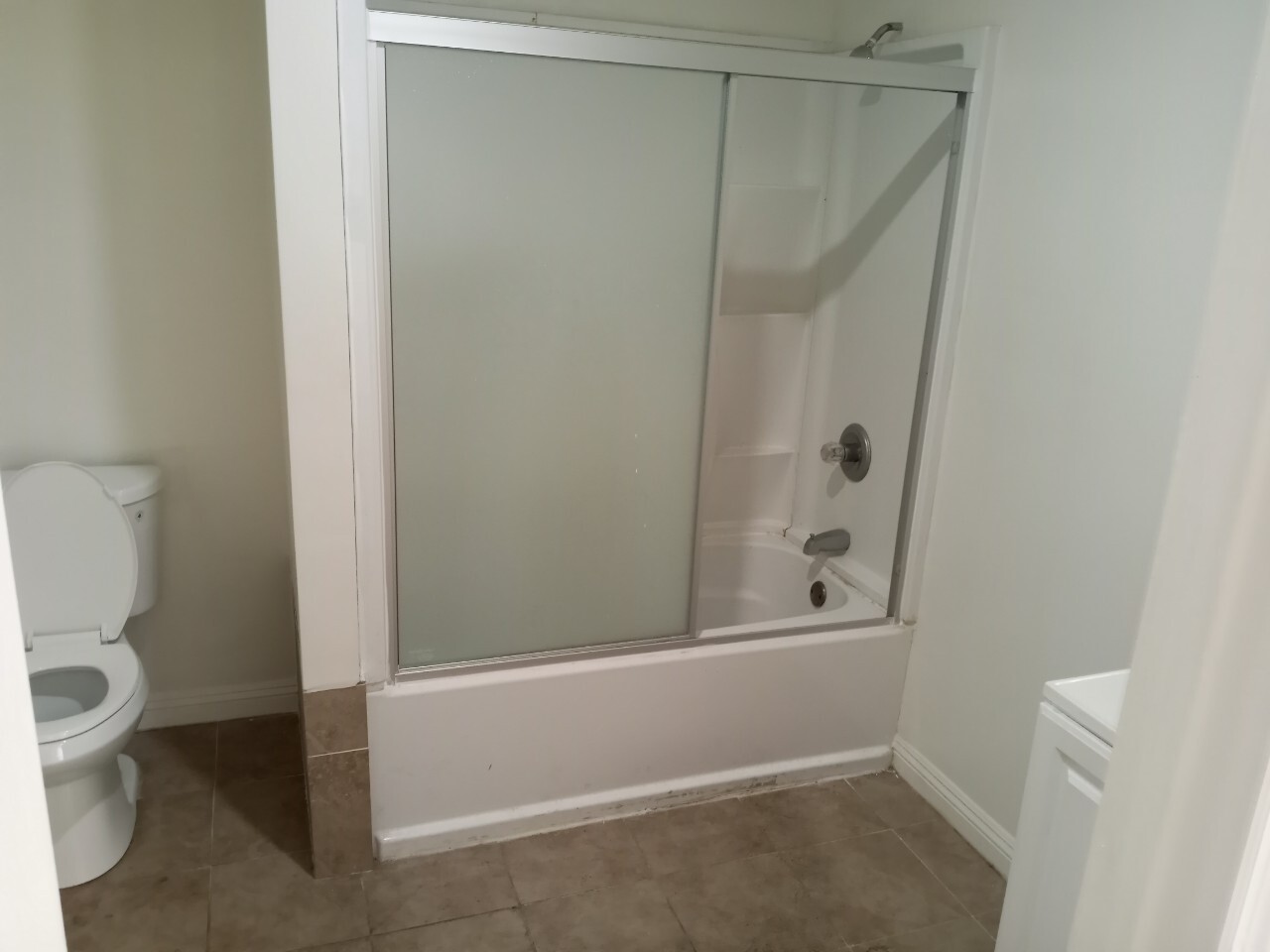 큰싱글 아파트 $1200 한인타운 썸네일 3