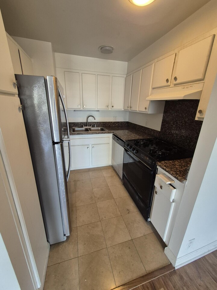 Bunker Hill Tower 다운타운 LA 럭셔리 콘도 1베드 (1 bed) 렌트 썸네일 6