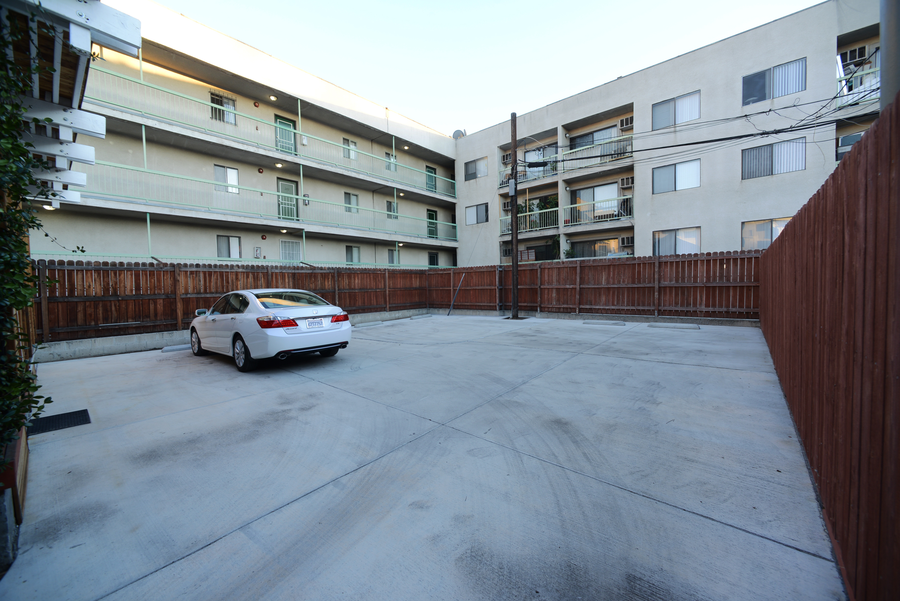 한인타운 중심가 2 배드 1 베스 820sf 렌트 썸네일 2