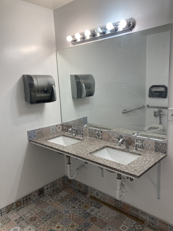 한인타운 5분거리 오피스 렌트합니다 (유틸 & 주차 포함) 썸네일 4