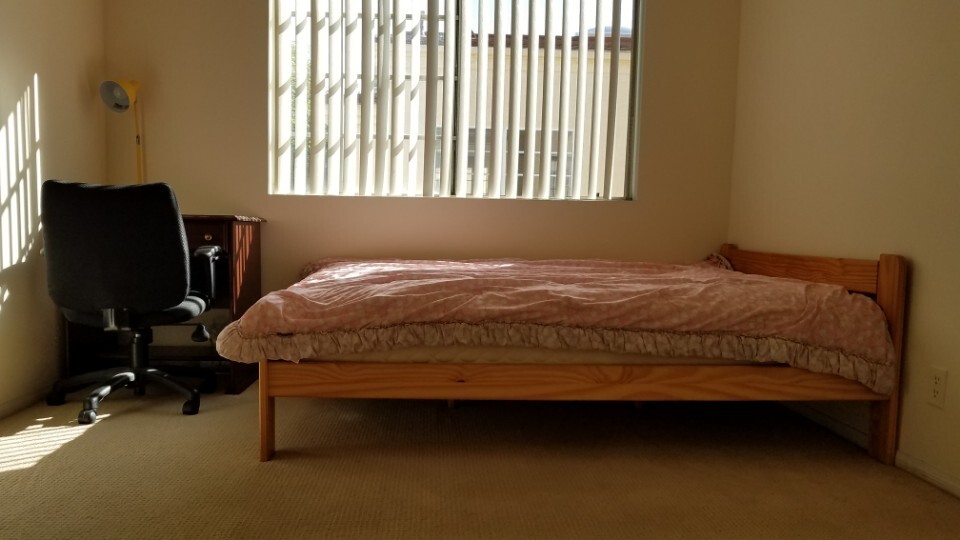 칼슨/토렌스 가구 완비된 콘도 2층방 렌트 이미지 1