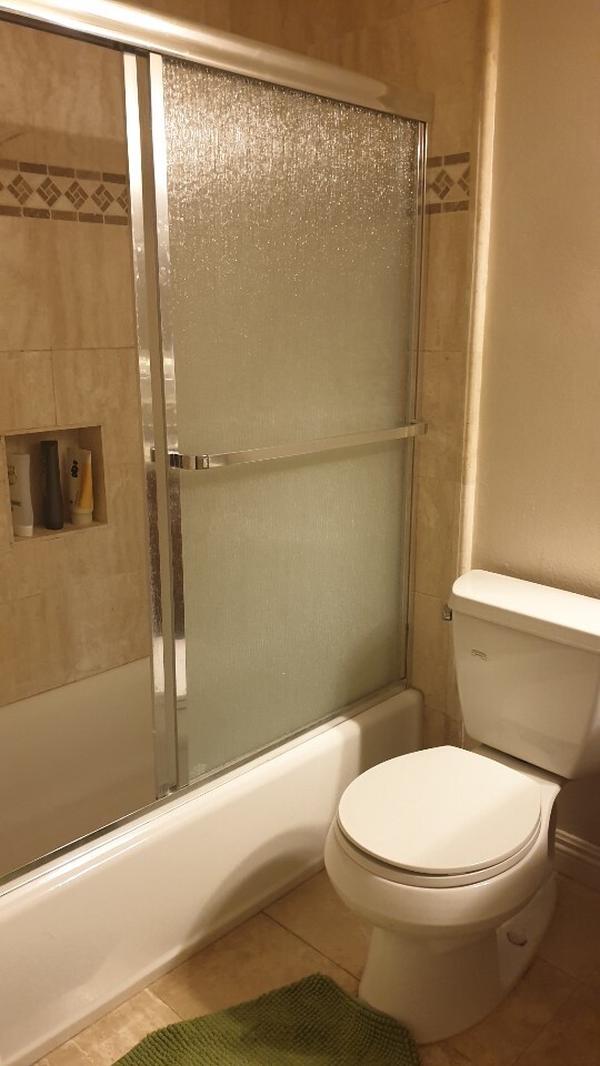 칼슨/토렌스 가구 완비된 콘도 2층방 렌트 썸네일 2