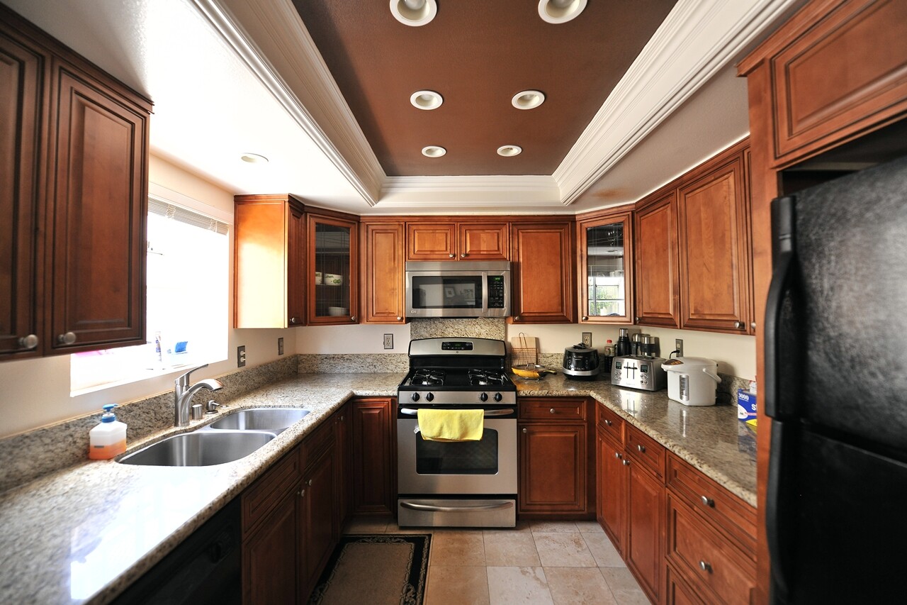 칼슨/토렌스 가구 완비된 콘도 2층방 렌트 썸네일 3