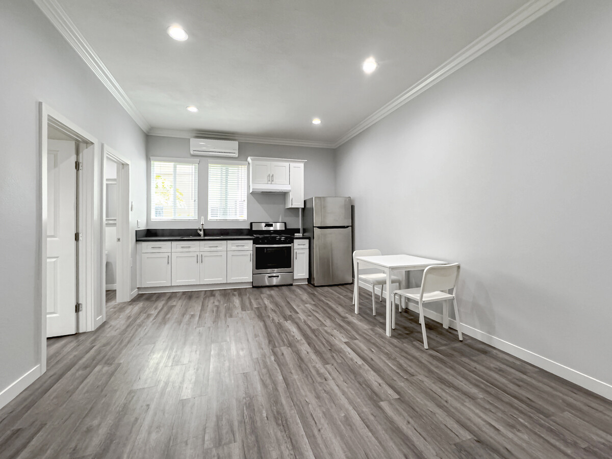 한인타운 중심 리모델링 1베드룸 / 1 파킹 한달무료 썸네일 4