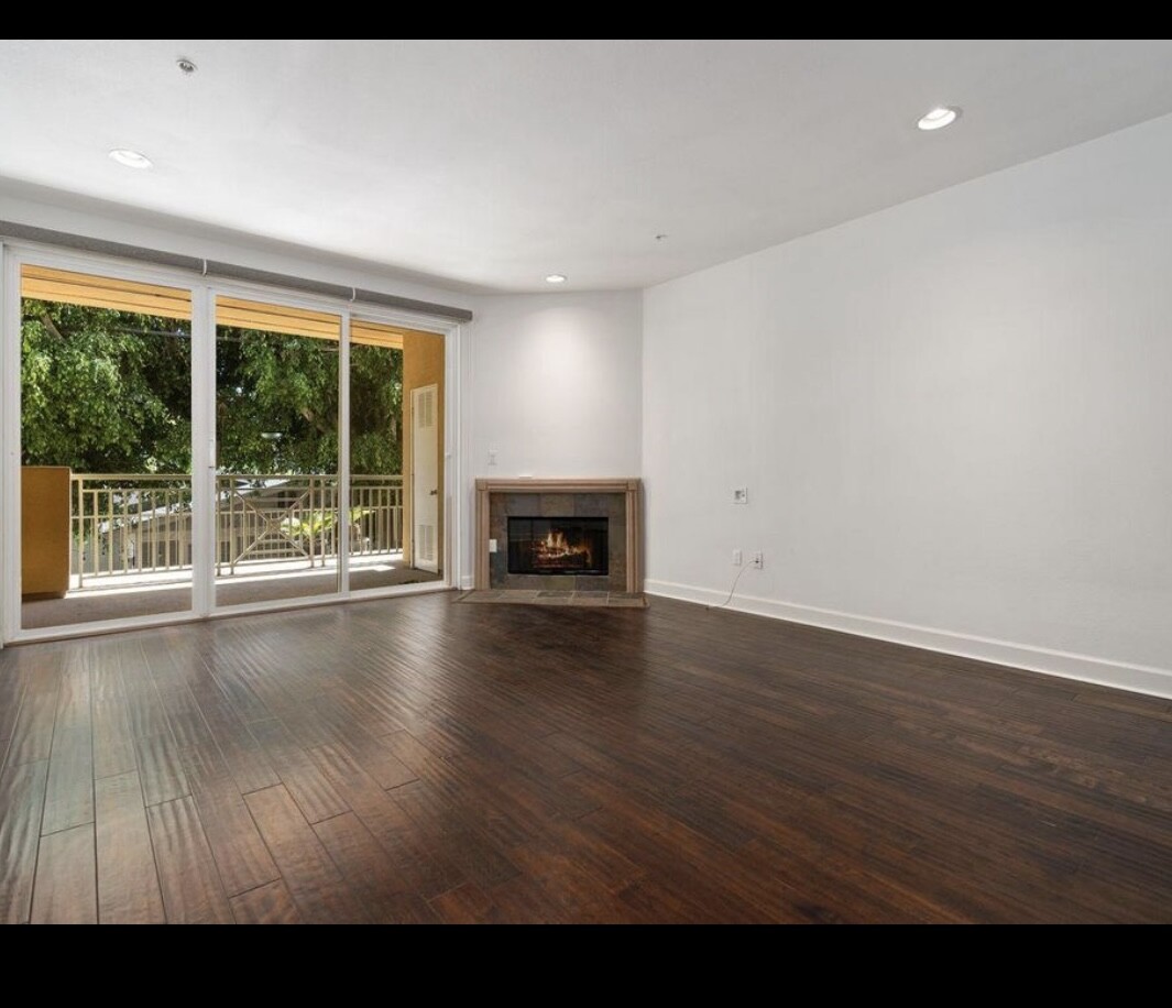 할리우드 남자 룸메이트 구해여 이미지 1