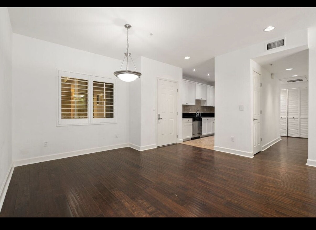 할리우드 남자 룸메이트 구해여 썸네일 2