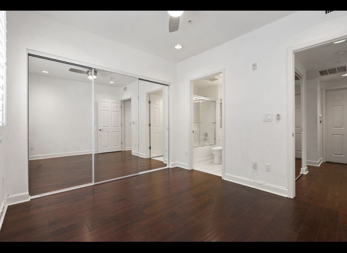 할리우드 남자 룸메이트 구해여 썸네일 3