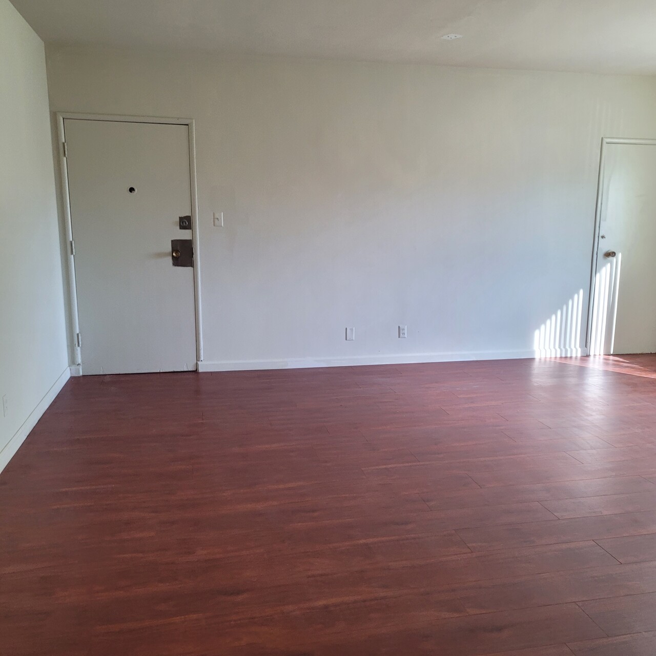 한인타운 넓은 2 BED 아파트 (1,050sf) 썸네일 2