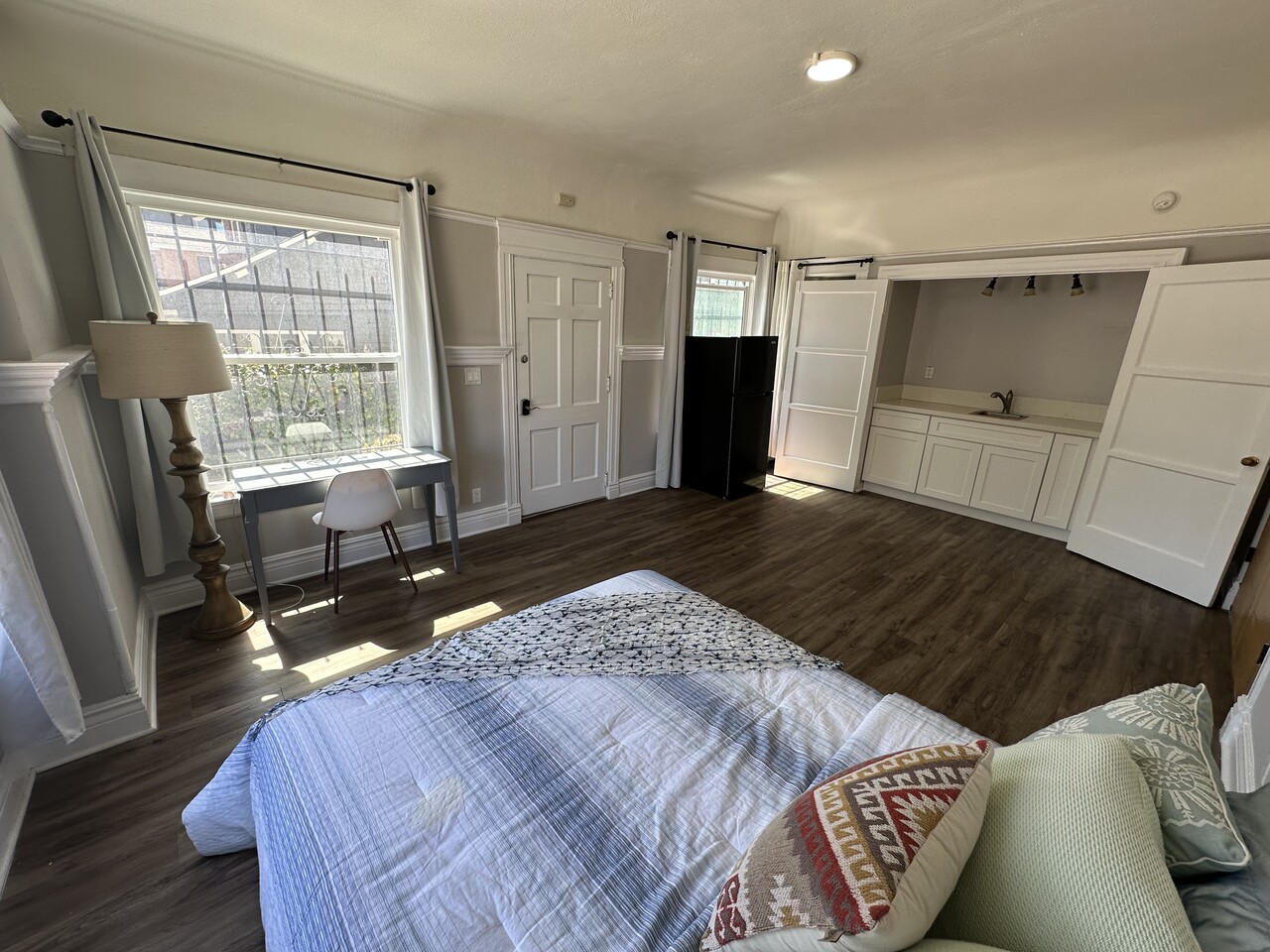 LA 완전 리모델된 출입구 따로달린 스튜디오 렌트 썸네일 3