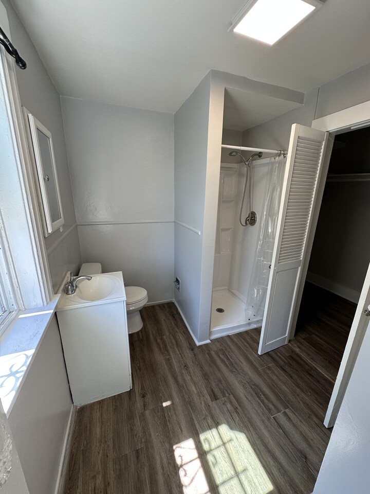 LA 완전 리모델된 출입구 따로달린 스튜디오 렌트 썸네일 5