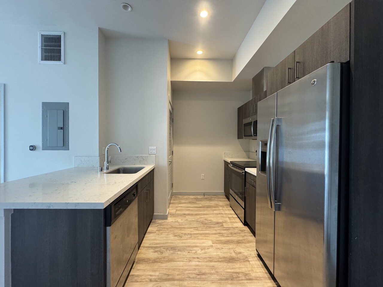 다운타운 1달 렌트 무료! Pico & Grand 코너 - 조용하고 깨끗한 유닛 이미지 1