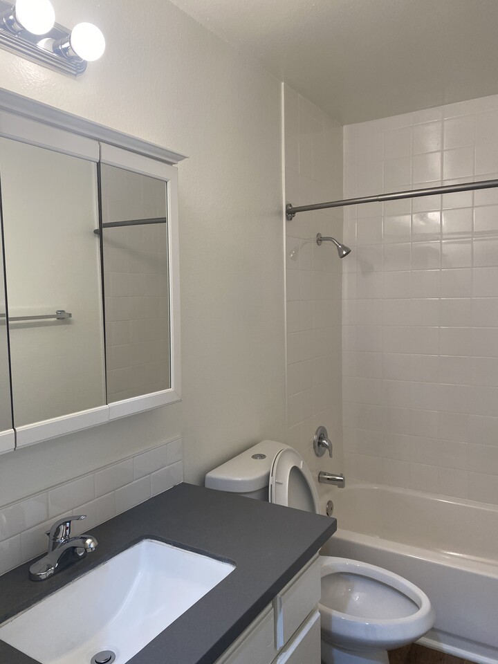 조용하고 깨끗하며 안전한 1/1/1 아파트 $1,950 (마당몰 인근) 이미지 1