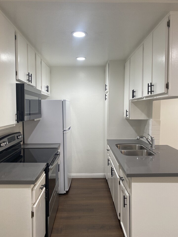 조용하고 깨끗하며 안전한 1/1/1 아파트 $1,950 (마당몰 인근) 썸네일 4