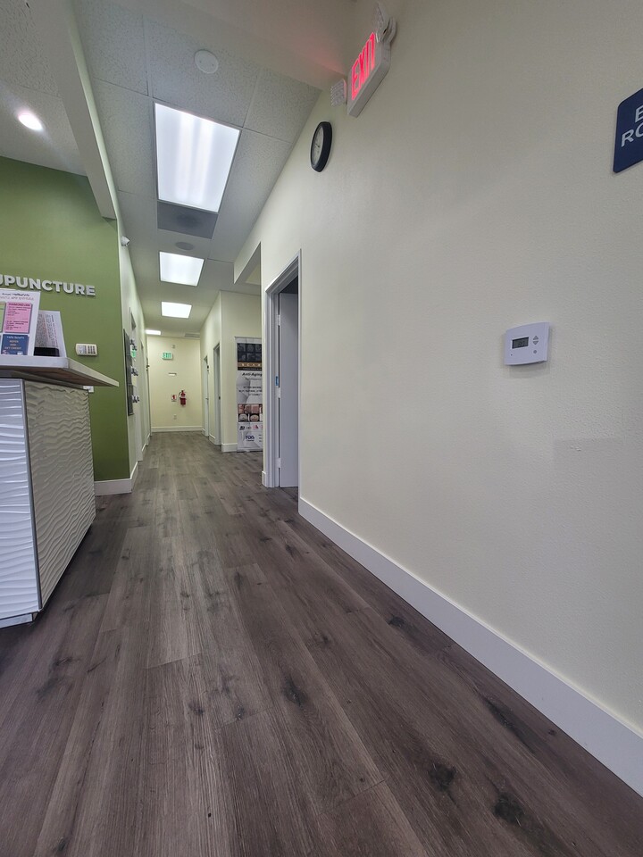 $500 / $750 룸렌트 (스킨,경락,지압,반영구화장,속눈썹연장,네일등 건강&미용관련) 썸네일 3