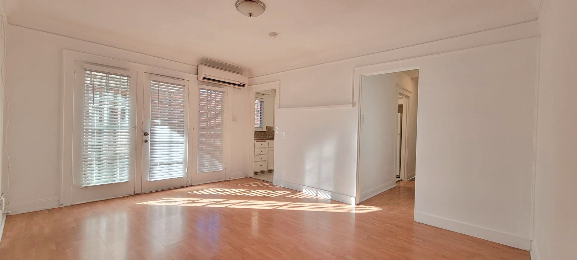 한인타운 웨스턴/올림픽 근처에 2 베드룸 유닛 렌트합니다. 이미지 1