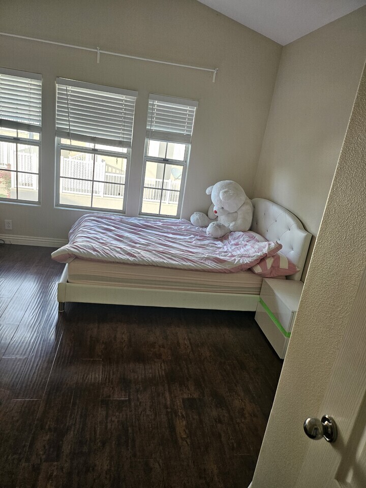 플러튼 최고동네 큰방, 단독 화장실 룸렌트 썸네일 3