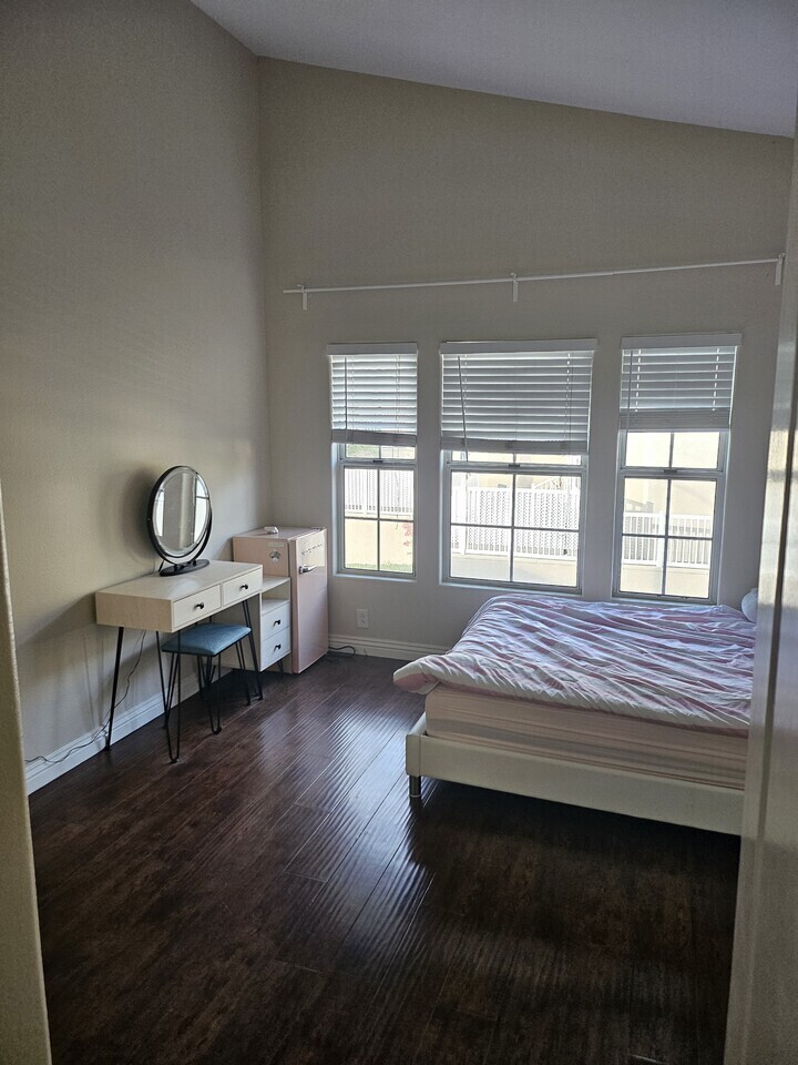 플러튼 최고동네 큰방, 단독 화장실 룸렌트 썸네일 4