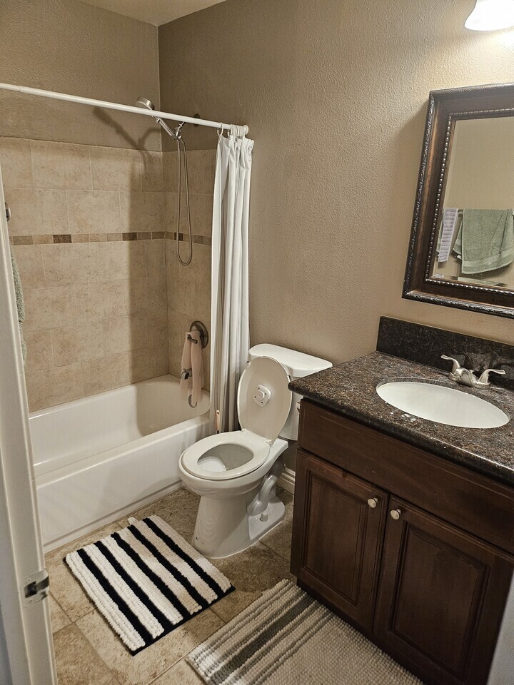 플러튼 최고동네 큰방, 단독 화장실 룸렌트 썸네일 5