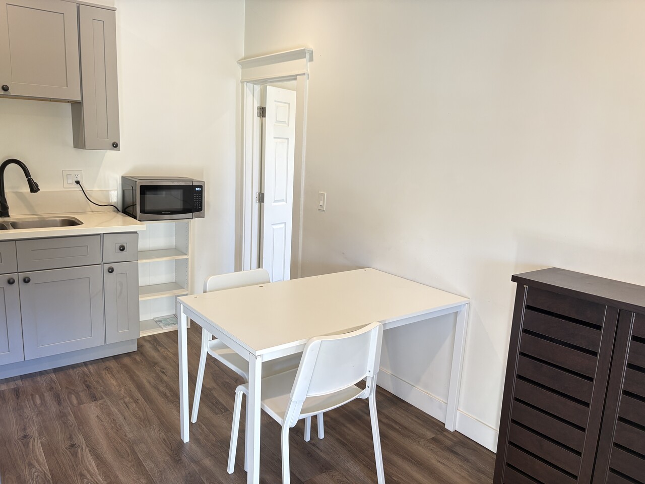 한타)1BD+1BA 리모델링 아파트.모든 유틸리티.넓은 야외 발코니 썸네일 2