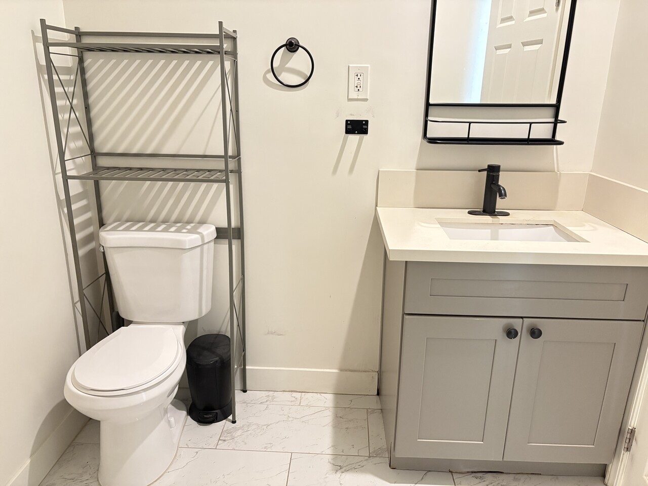 한타)1BD+1BA 리모델링 아파트.모든 유틸리티.넓은 야외 발코니 썸네일 6