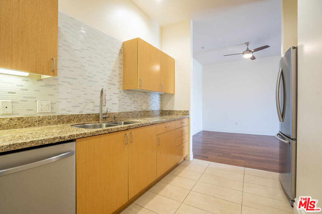 한인타운 2베드 콘도 썸네일 2