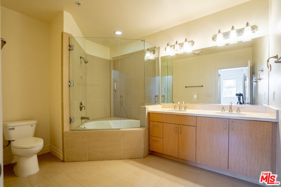 한인타운 2베드 콘도 썸네일 4