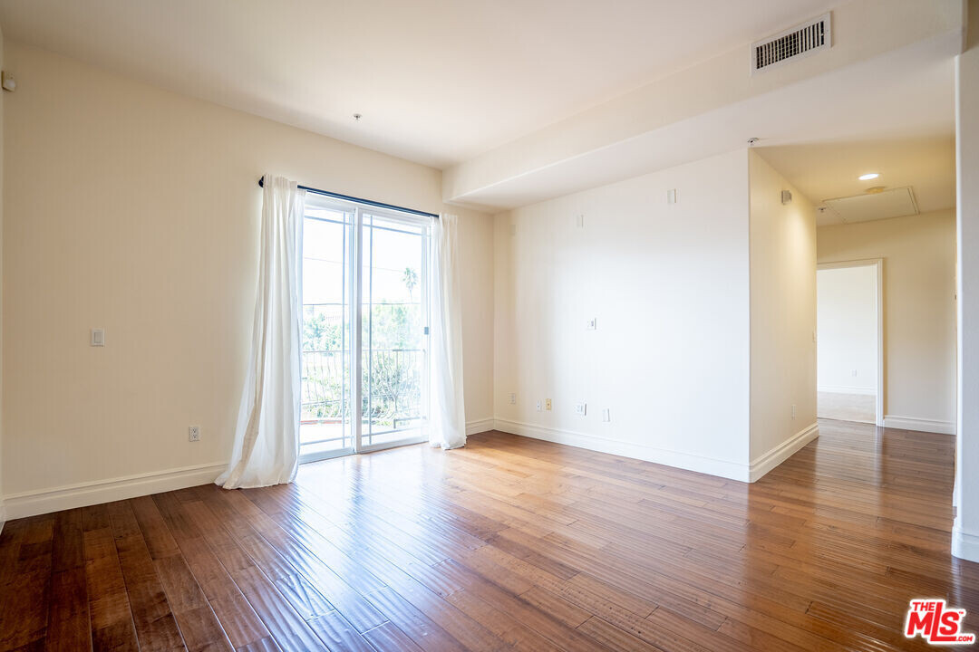 한인타운 2베드 콘도 썸네일 7