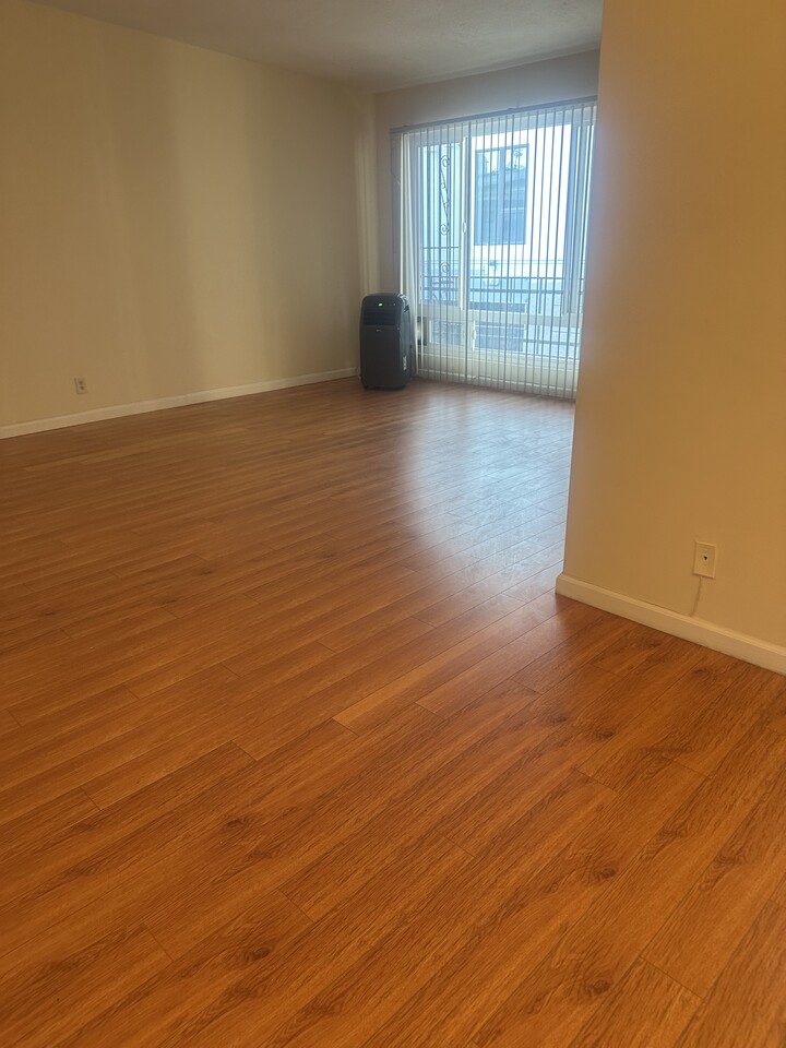 한복판 노른자. 도보로. H mart 가주마켙 이미지 1