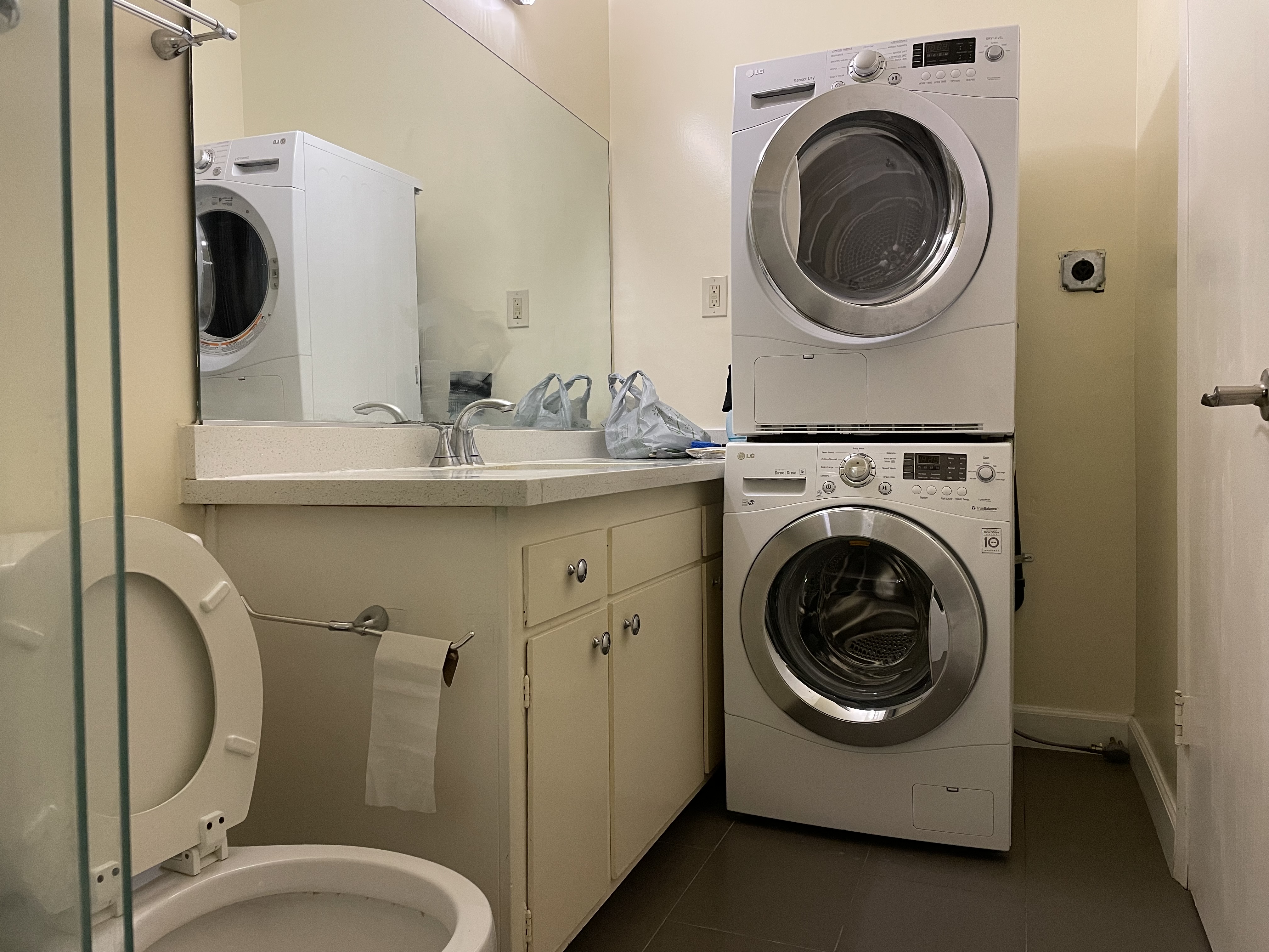 LA한인타운 좋은 위치, 발코니가 있는 넓은 1베드룸/1베스 좋은구조 썸네일 4