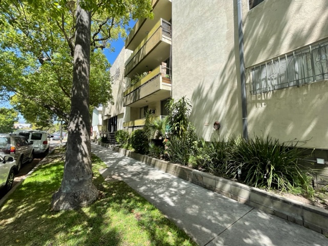 LA한인타운 좋은 위치, 발코니가 있는 넓은 1베드룸/1베스 좋은구조 썸네일 12