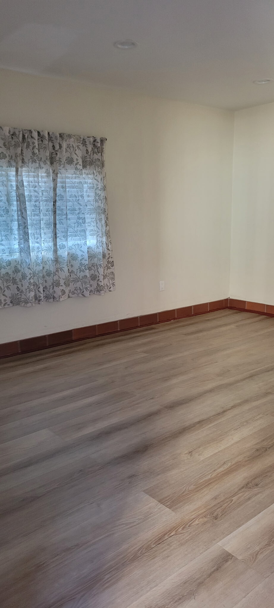 한타 방1화1.5 파킹2대복층구조(1.2층)에어컨, 세탁기혼자사용$1,800 썸네일 2